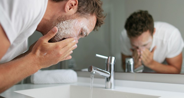 صورتتان را با صابون نشویید!