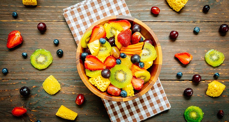 کنترل چاقی با مصرف درست میوه