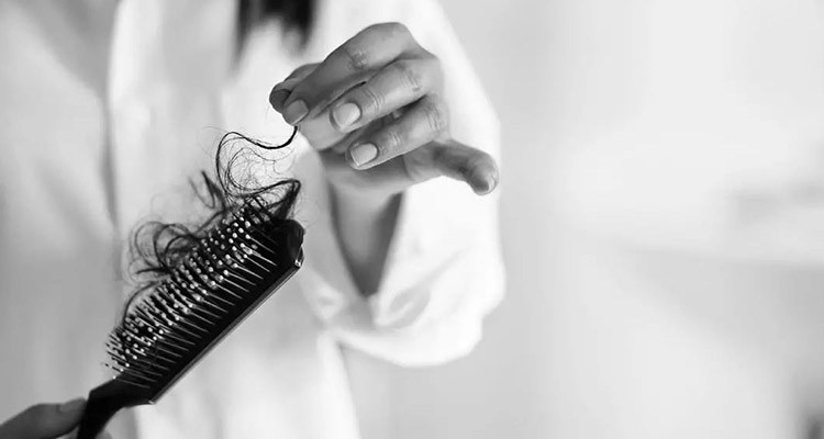 توصیه های طب سنتی برای کاهش ریزش مو در خانم ها