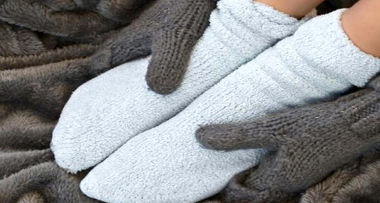 آشنایی با علل و درمان سردی دست و پا در طب سنتی