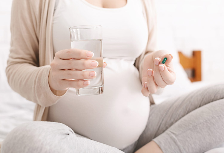 آیا در دوران بارداری، اسید فولیک بخوریم یا نه؟