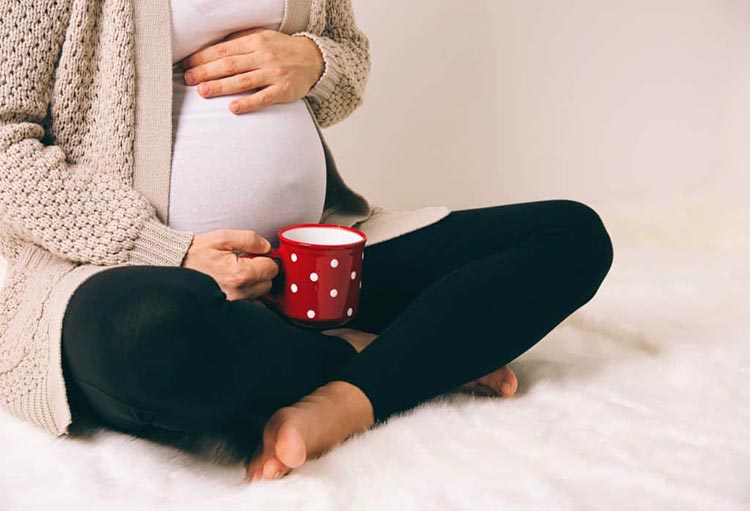 مایعات و دمنوش‌ های مفید و مضر در دوران بارداری