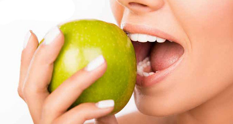 طول عمر ایمپلنت دندان چقدر است و چگونه میتوان آن را افزایش داد؟