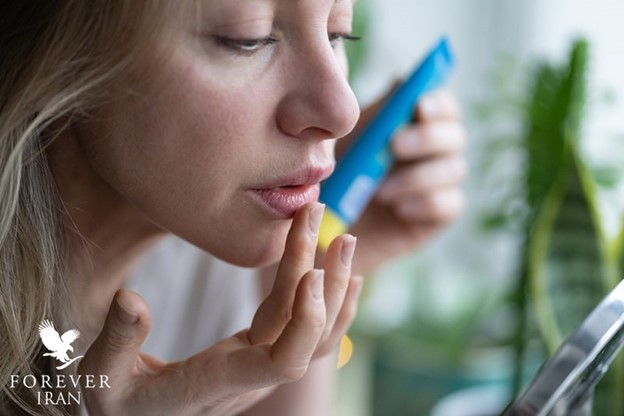 بهترین روش های از بین بردن خشکی لب ها