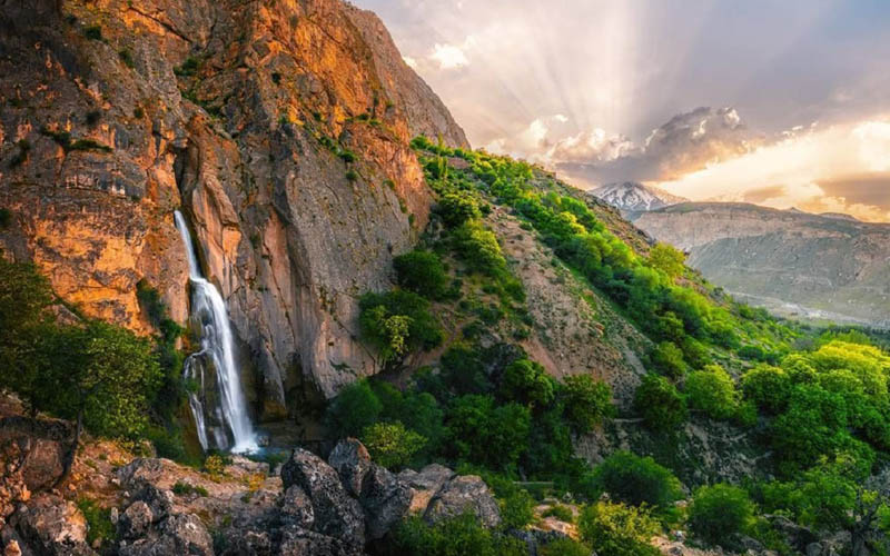 چه فعالیتهای تفریحی در ساری برای خانوادهها و کودکان وجود دارد؟